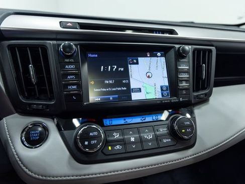 Used 2018 Toyota RAV4 Limited FWD image 17