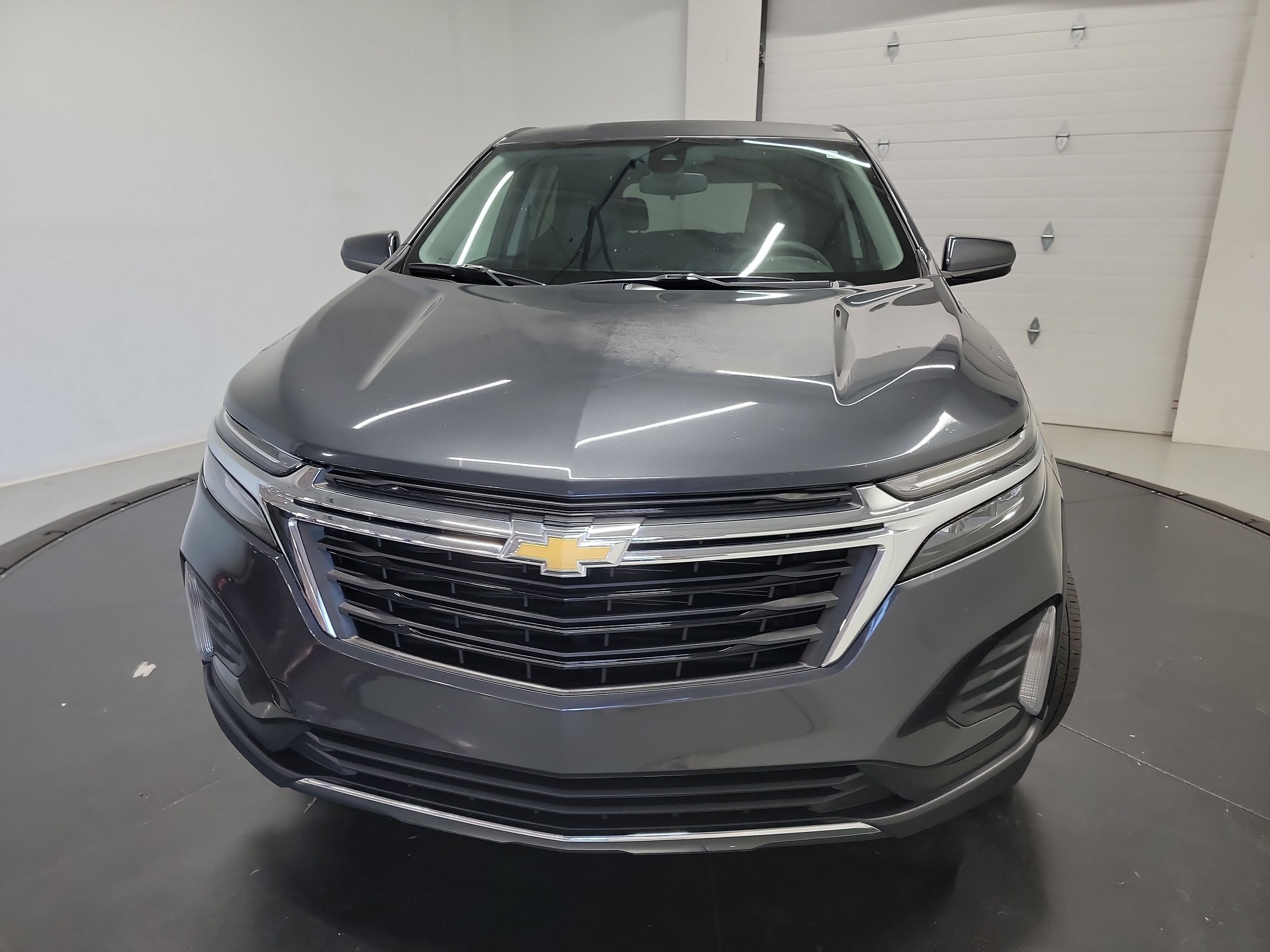 Used 2023 Chevrolet Equinox LT FWD image 2
