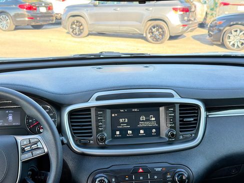 Used 2020 Kia Sorento L image 18