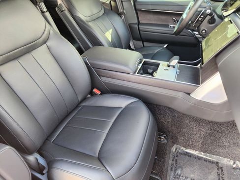 Certified 2025 Land Rover Range Rover SE AWD/4WD image 9