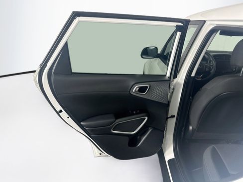 Used 2025 Kia Soul LX w/ LX Technology Package FWD image 26