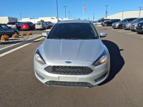 Used 2017 Ford Focus SE image 2