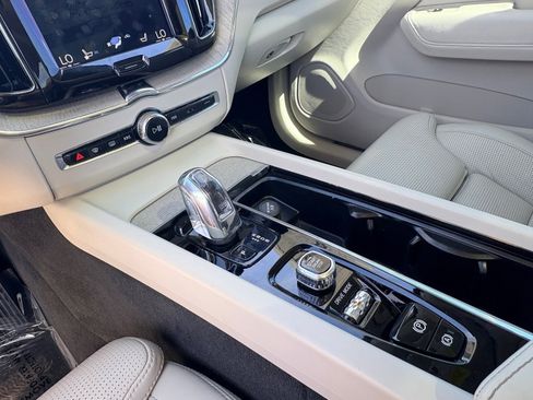 Used 2018 Volvo XC60 T8 Inscription image 17