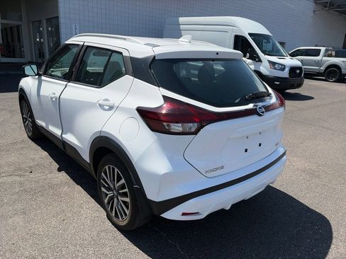 Used 2021 Nissan Kicks SV FWD image 3