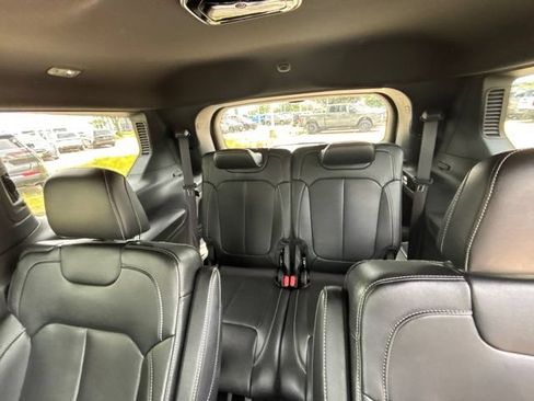 Used 2024 Jeep Grand Cherokee L Limited w/ Luxury Tech Group II AWD/4WD image 14
