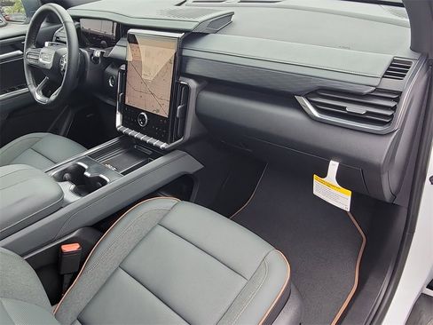 Used 2026 GMC Acadia AT4 w/ Luxury Package image 30