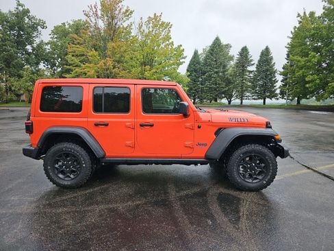 Used 2023 Jeep Wrangler Unlimited w/ Sun & Screen Package AWD/4WD image 7