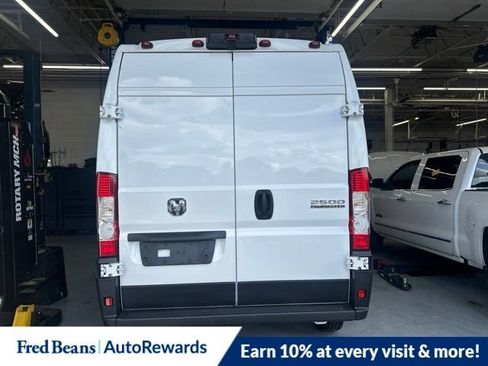 Used 2025 RAM ProMaster 2500 w/ Convenience Group FWD image 5