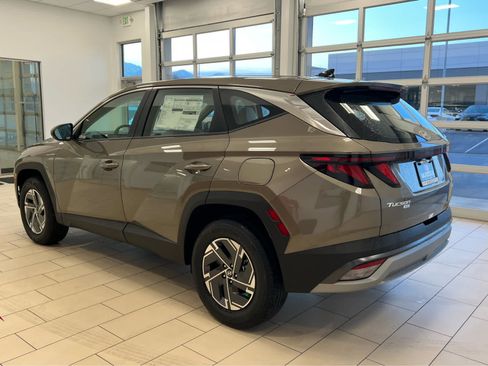 New 2026 Hyundai Tucson Blue SE image 11