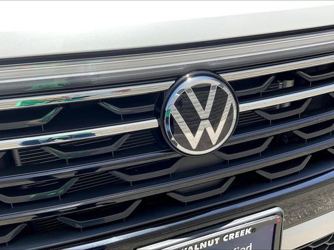 Used 2024 Volkswagen Atlas Peak Edition SEL image 30