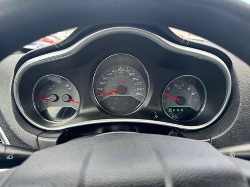 Used 2012 Dodge Avenger SE FWD image 13