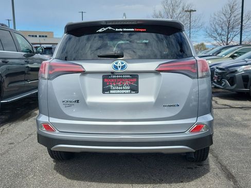 Used 2018 Toyota RAV4 LE w/ Carpet Mat Package AWD/4WD image 4