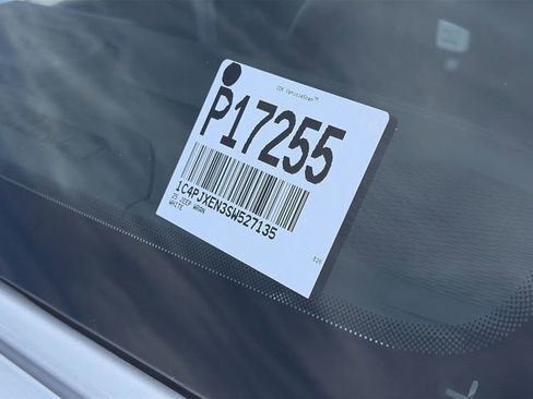 Used 2025 Jeep Wrangler Sahara image 32