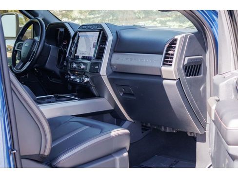 Used 2022 Ford F350 Platinum AWD/4WD image 4