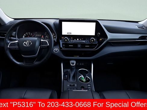 Used 2023 Toyota Highlander XLE AWD/4WD image 33