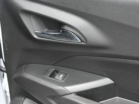 Used 2025 Chevrolet Trax LT image 31