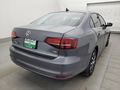 Used 2017 Volkswagen Jetta SE FWD image 9