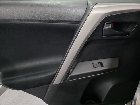 Used 2017 Toyota RAV4 LE AWD/4WD image 11