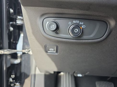 Used 2023 GMC Terrain SLE w/ Driver Convenience Package image 35