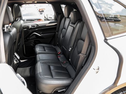Used 2016 Porsche Cayenne AWD/4WD image 43