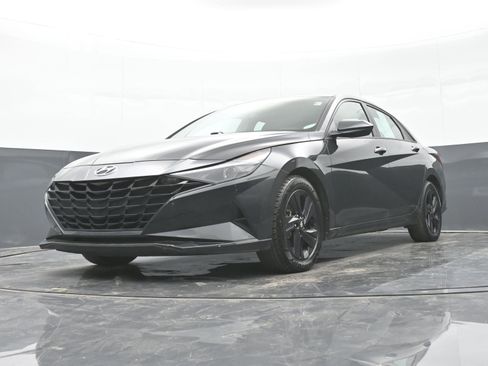 Used 2023 Hyundai Elantra SEL image 40