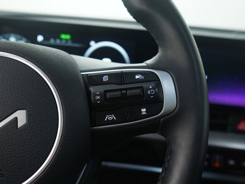 Used 2025 Kia Sportage SX image 29