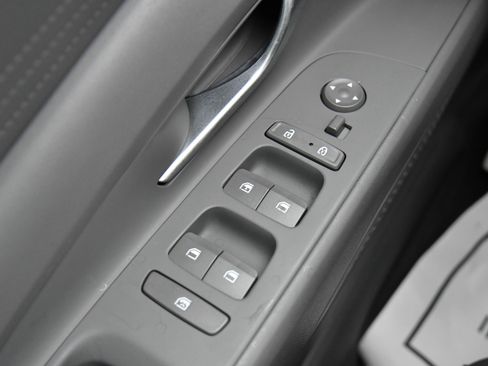 Used 2023 Hyundai Elantra SE image 27