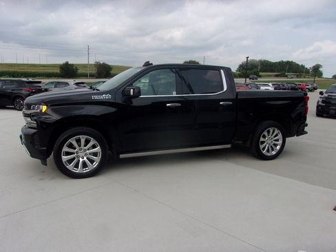 Used 2019 Chevrolet Silverado 1500 High Country w/ Technology Package AWD/4WD image 7