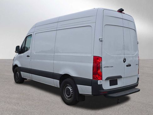 Used 2025 Mercedes-Benz Sprinter 2500 image 5