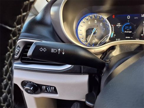 Used 2021 Chrysler Pacifica Touring-L image 63