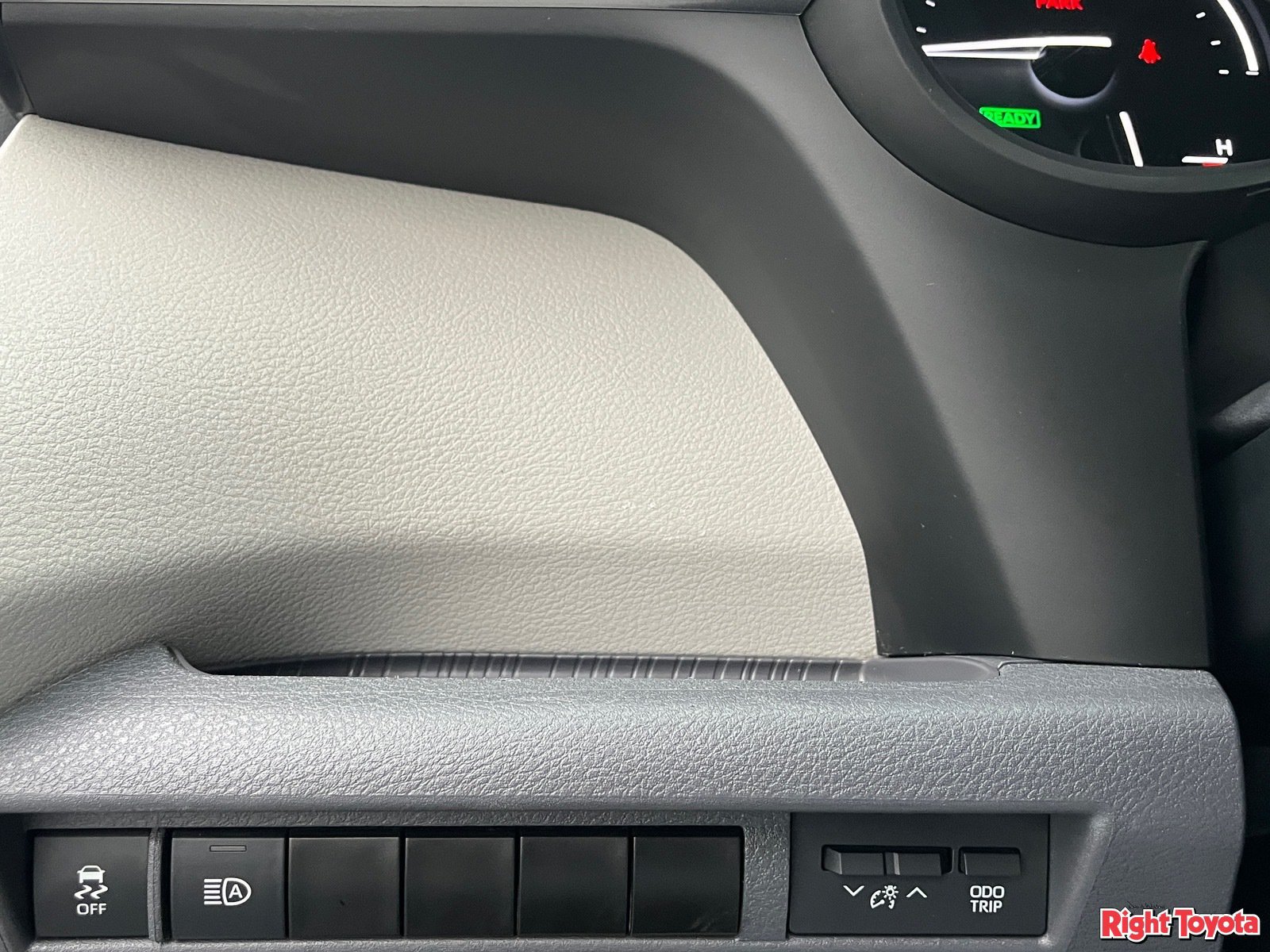 Certified 2024 Toyota Sienna XLE FWD image 34