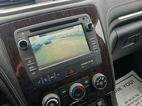 Used 2017 Chevrolet Traverse LT w/ Style and Technology Package FWD image 14