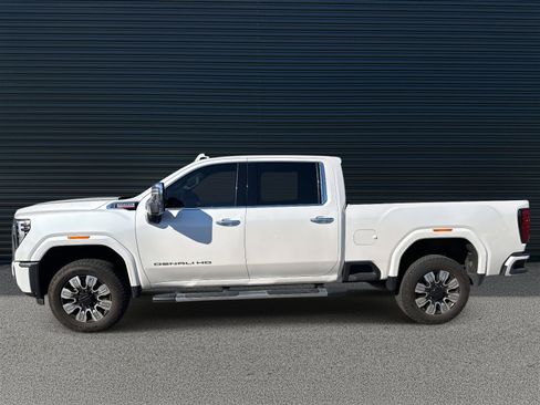 Used 2024 GMC Sierra 2500 Denali w/ Denali Reserve Package image 2