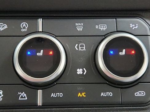 Used 2022 Land Rover Defender 110 SE AWD/4WD image 36