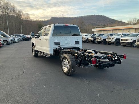 New 2026 Ford F250 XL w/ XL Chrome Package image 7
