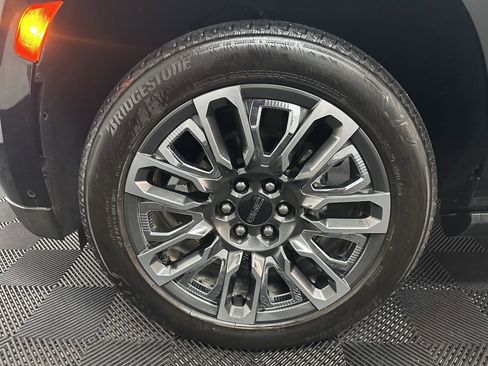 Used 2024 GMC Yukon Denali Ultimate AWD/4WD image 42