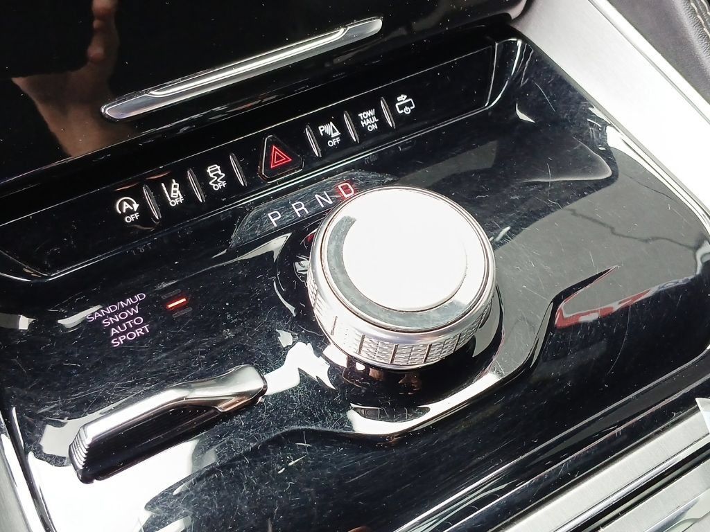 Used 2023 Jeep Wagoneer Series II AWD/4WD image 30