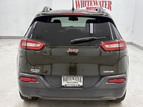 Used 2017 Jeep Cherokee Latitude w/ Cold Weather Group AWD/4WD image 3