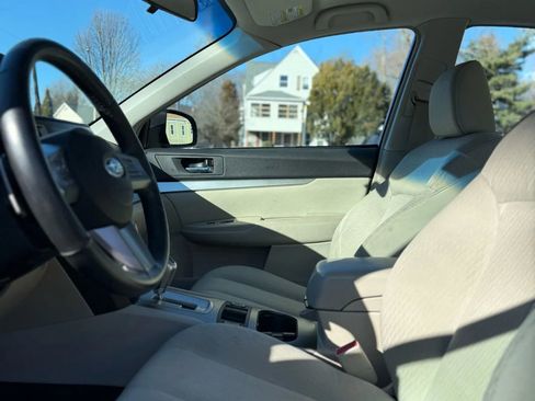 Used 2010 Subaru Legacy 2.5i Premium image 16