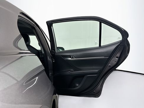 Used 2023 Toyota Camry SE image 28