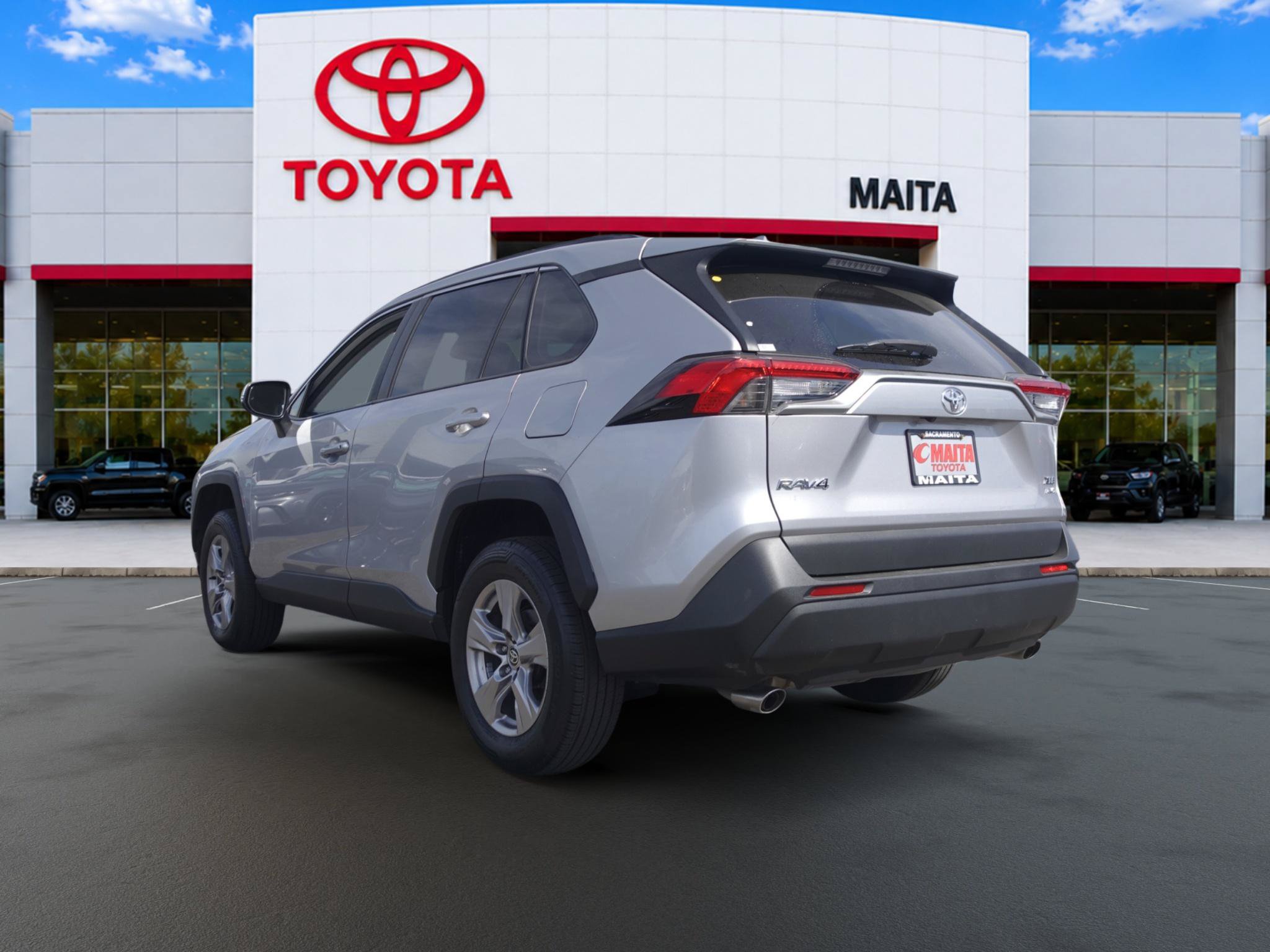 Certified 2022 Toyota RAV4 XLE w/ XLE Grade Weather Package AWD/4WD image 5