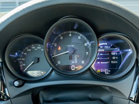 Certified 2026 Porsche Macan image 23