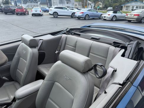 Used 2000 Ford Mustang Convertible RWD image 11