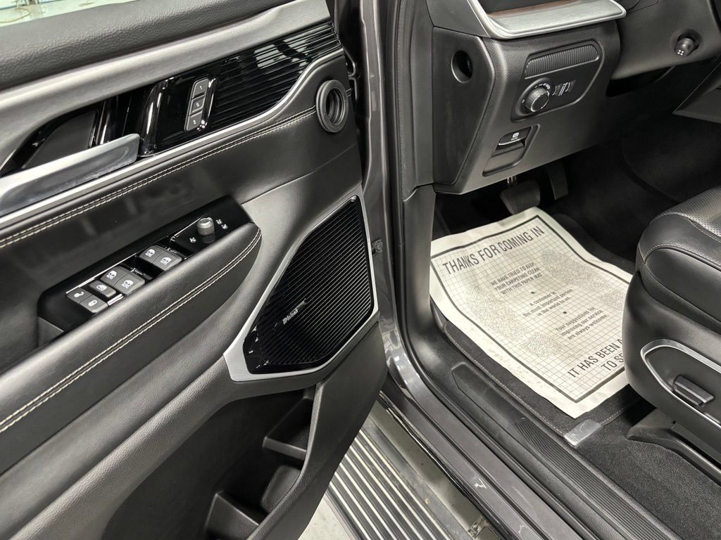 Used 2026 Jeep Grand Wagoneer L Limited AWD/4WD image 9