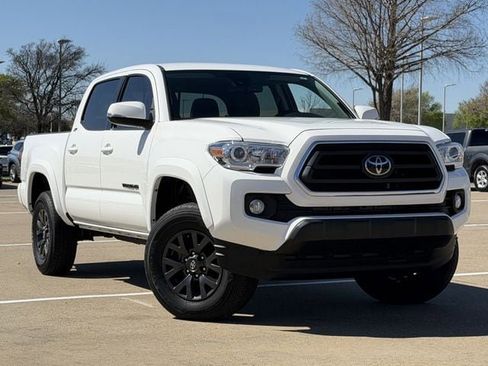 Certified 2022 Toyota Tacoma SR5 image 2