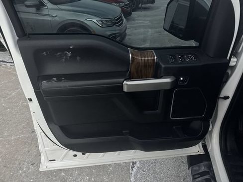 Used 2018 Ford F150 Lariat w/ Equipment Group 502A Luxury AWD/4WD image 23