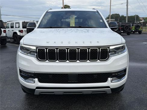 Used 2024 Jeep Wagoneer L Series II RWD image 2