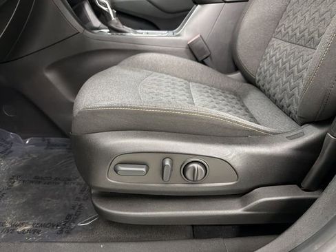 Used 2022 Chevrolet Equinox LT w/ Driver Convenience Package image 21