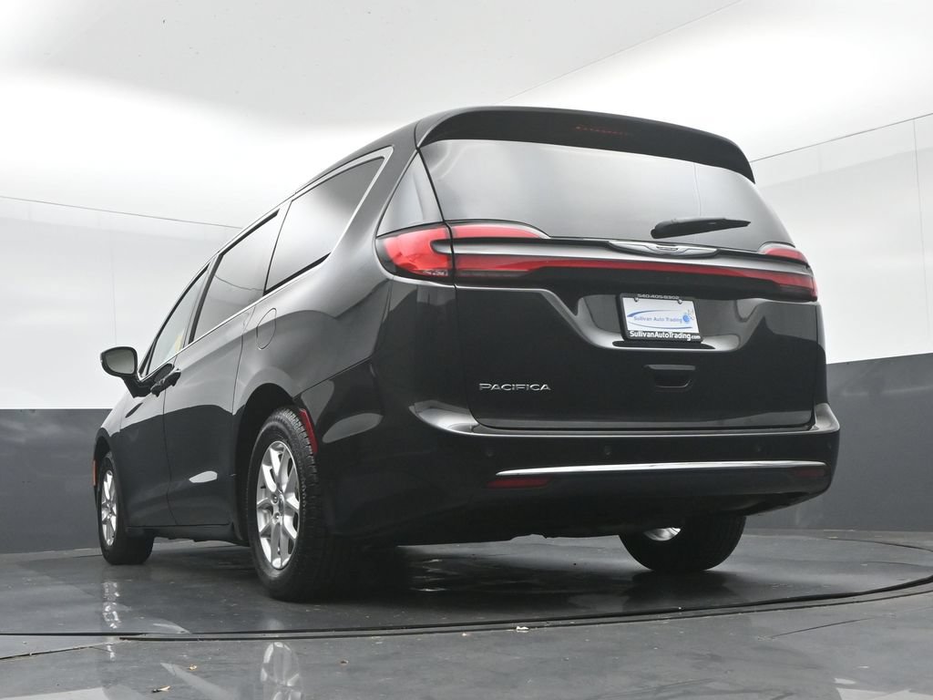 Used 2024 Chrysler Pacifica Touring-L FWD image 72