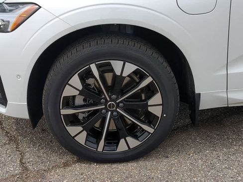 New 2026 Volvo XC60 T8 Plus w/ Protection Package Premier AWD/4WD image 13